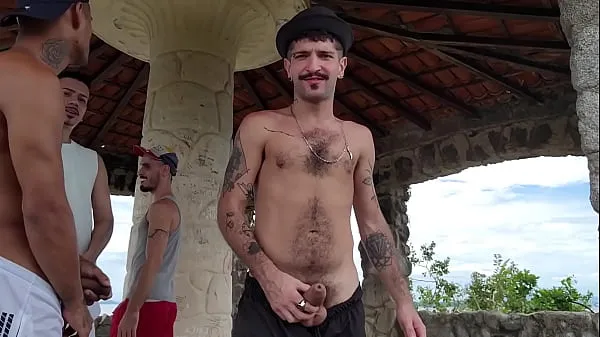 Guarda My friends with mega thick dicks on the island (one watching and the three of us fuckingfilm sull'energia