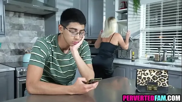 Step auntie taught him how not to cum so fast - Slimthick Vic & Diego Perez ऊर्जा फिल्में देखें