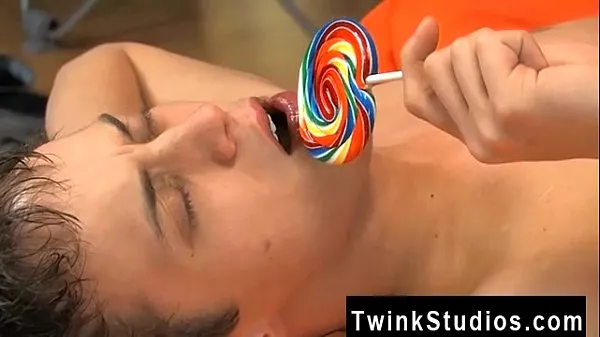 观看Hot twink scene The sweetie is tonguing and blowing his meaty能源电影